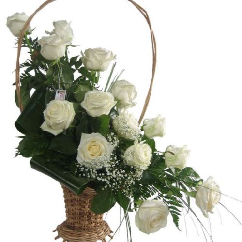 Корзина белых роз с доставкой на дом по Октябрьскому